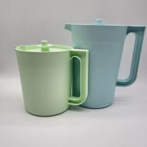 Tupperware Lot of 2 Pitchers 1.5 Quart and 1/2 Galllon